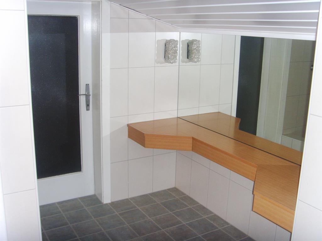 4-room-ApB_c8b0a0cdf24a3c34837bb03b60150878